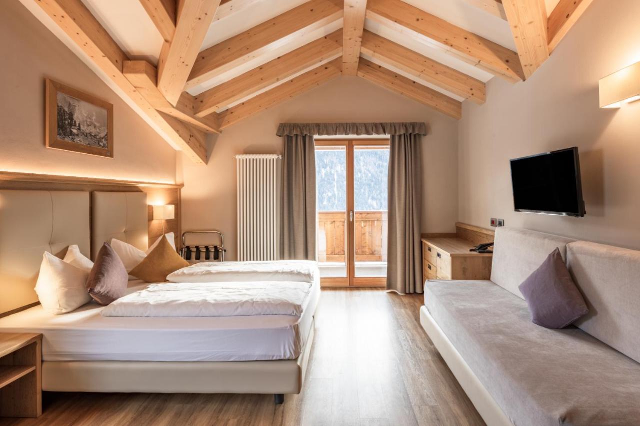 Double or Twin Room with Mountain View,1341737300:JPEG