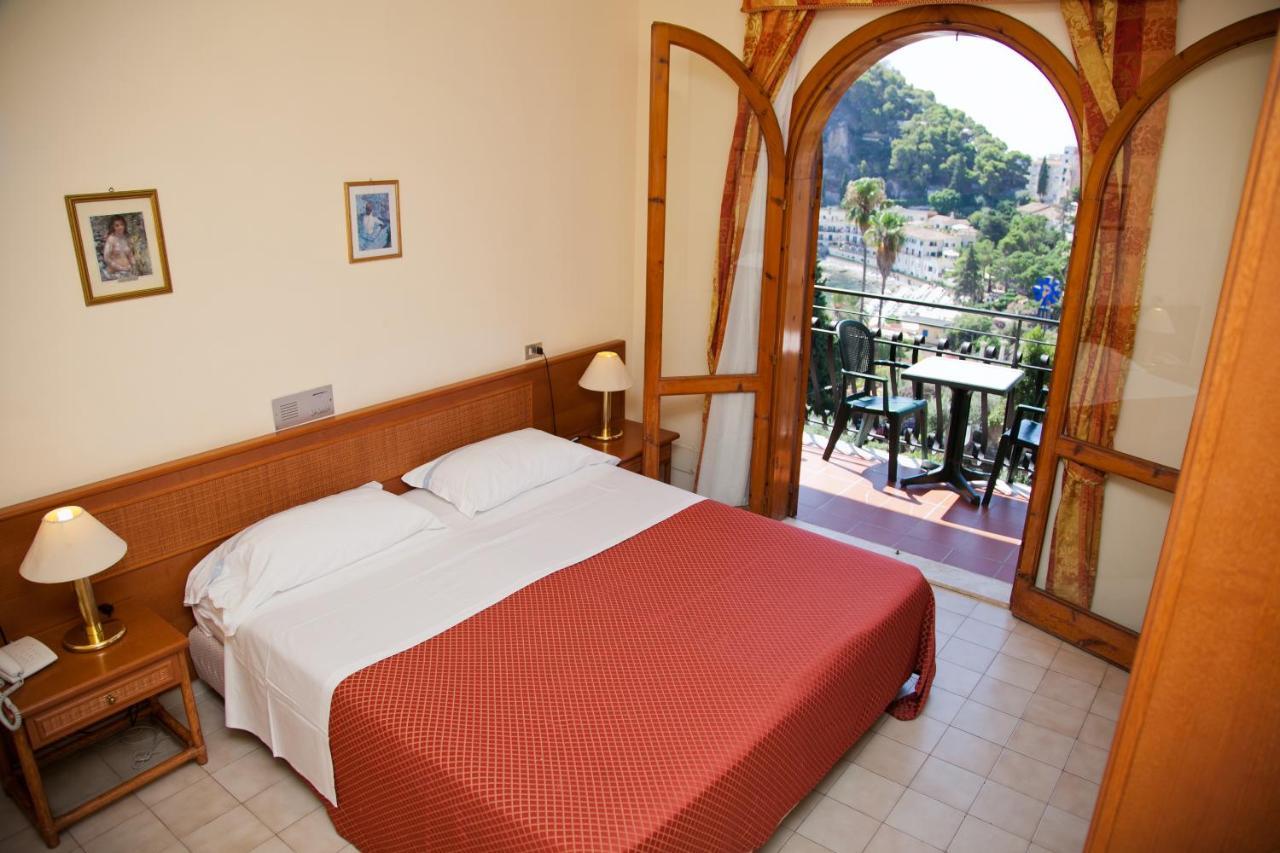 Double or Twin Room Side Sea View