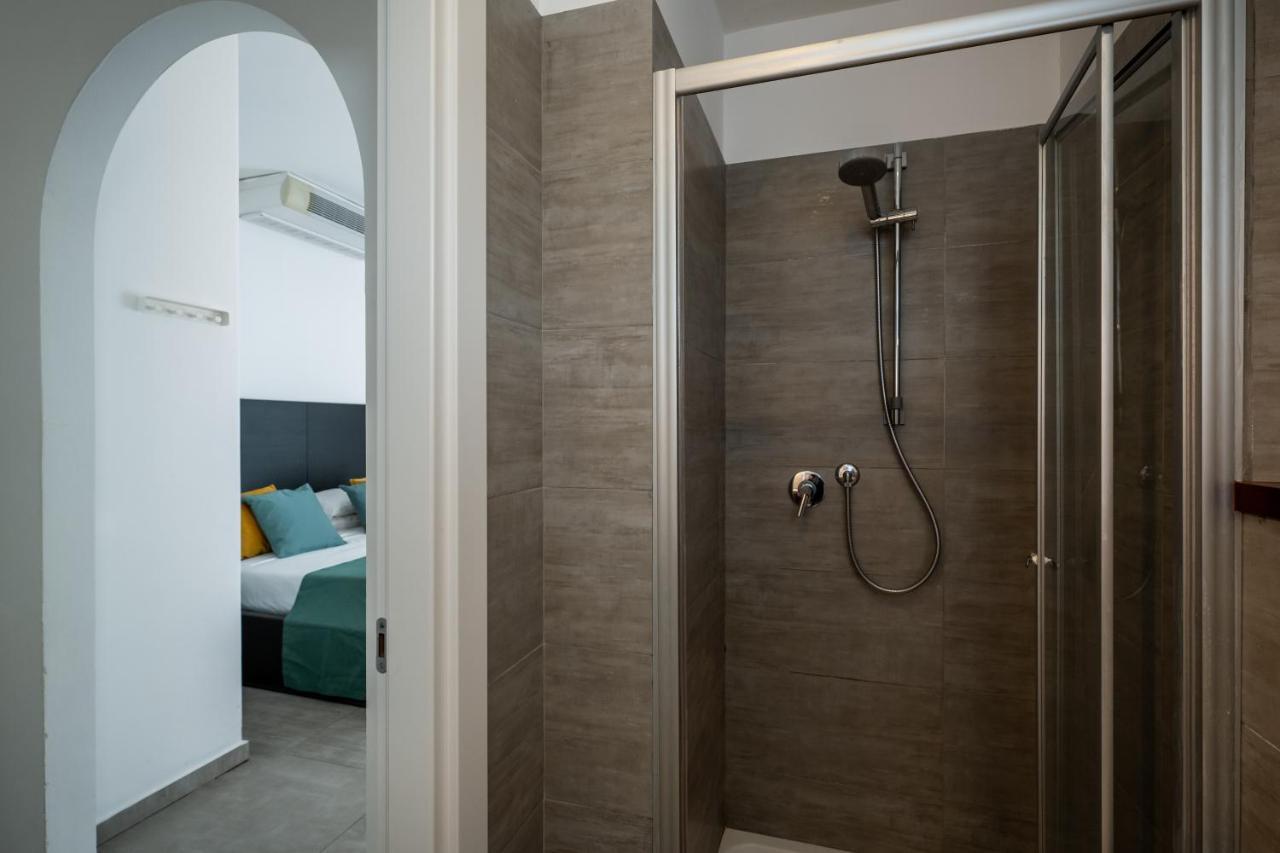 Camera Tripla Comfort con Vista Mare Laterale