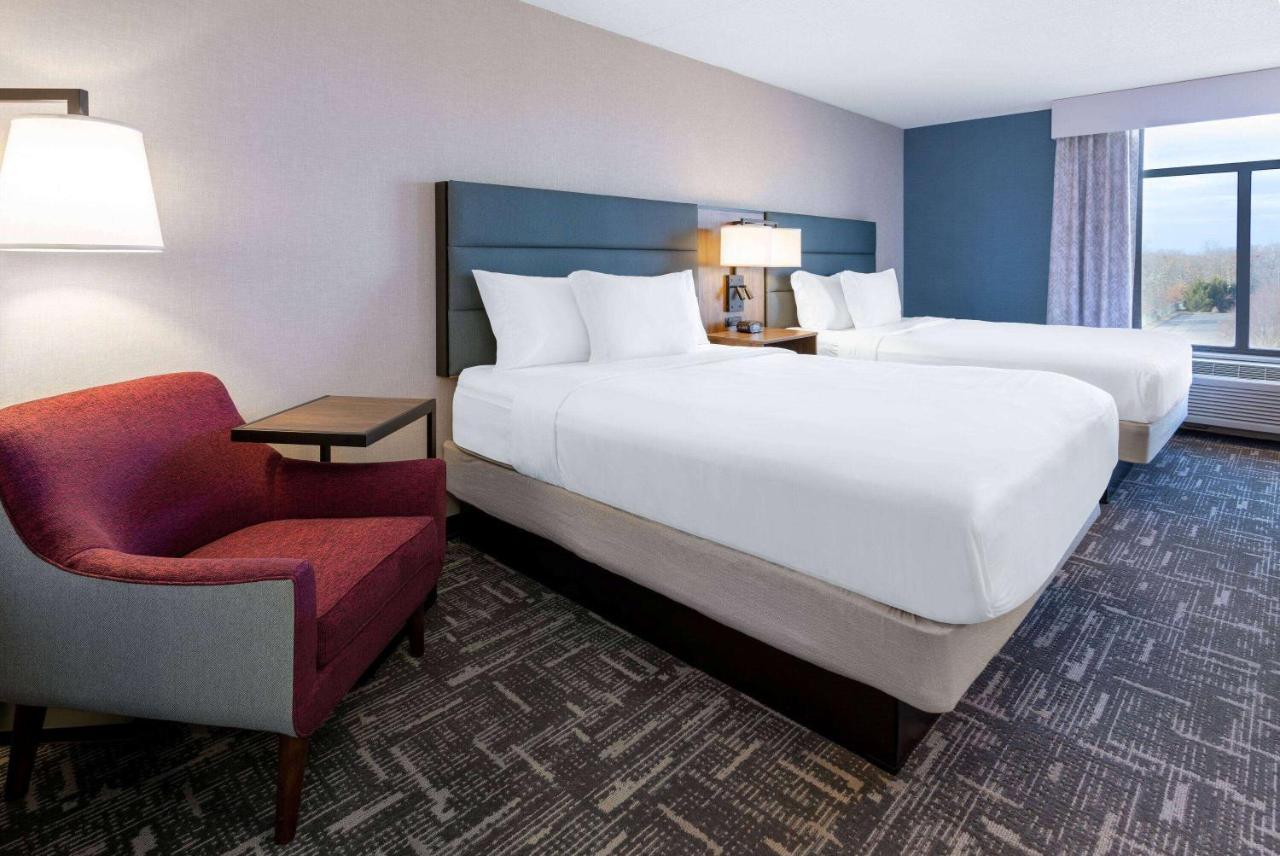 Queen Room with Two Queen Beds - Non-Smoking