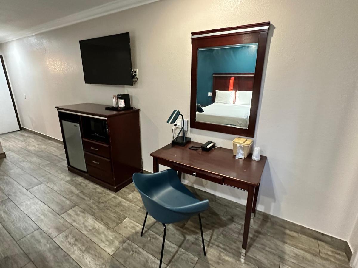 Queen Room with Two Queen Beds, Mobility Access and Roll-In shower, Non-Smoking