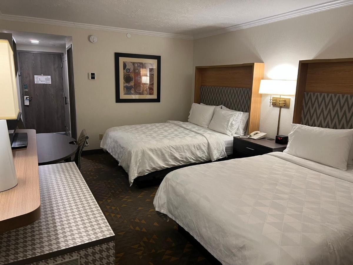 Standard Queen Room with Two Queen Beds