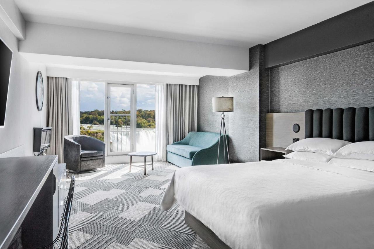 Chambre Lit King-Size avec Canapé-lit et Petit Balcon - Vue sur Chutes d’Eau