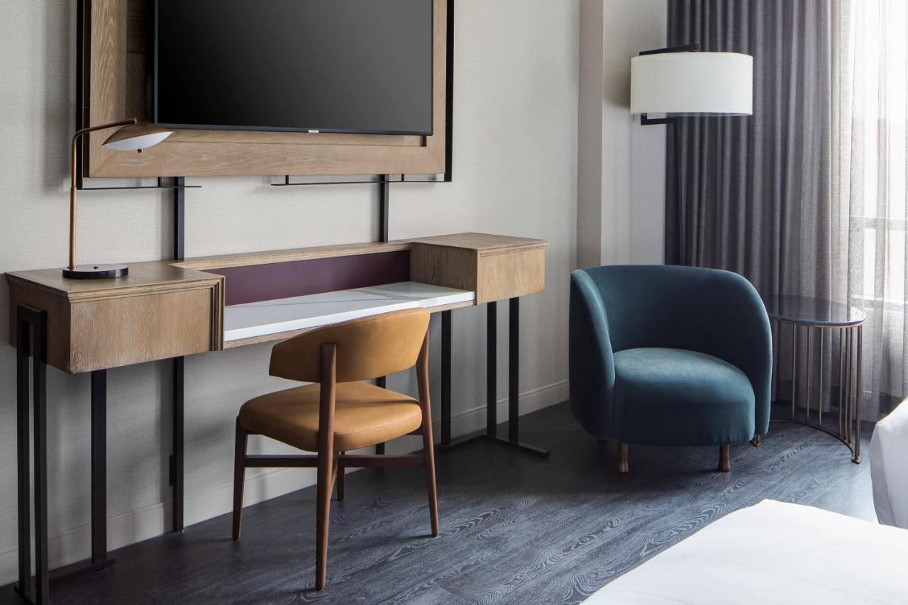 One-Bedroom Junior Suite with Balcony and Roll-in Shower - Mobility and Hearing Accessible