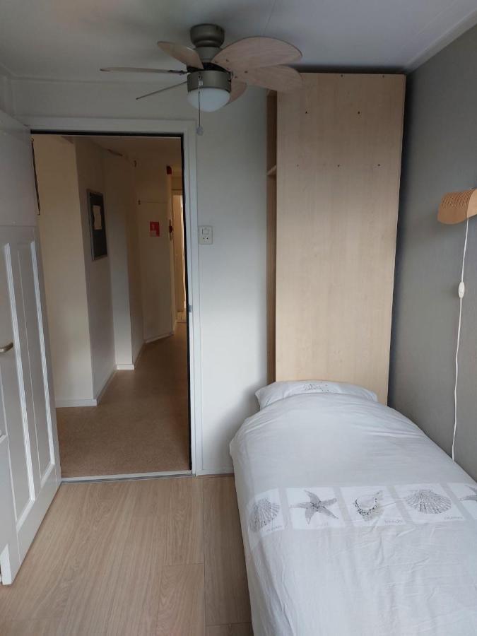 Single Room Private External Bathroom,1349349760:JPEG