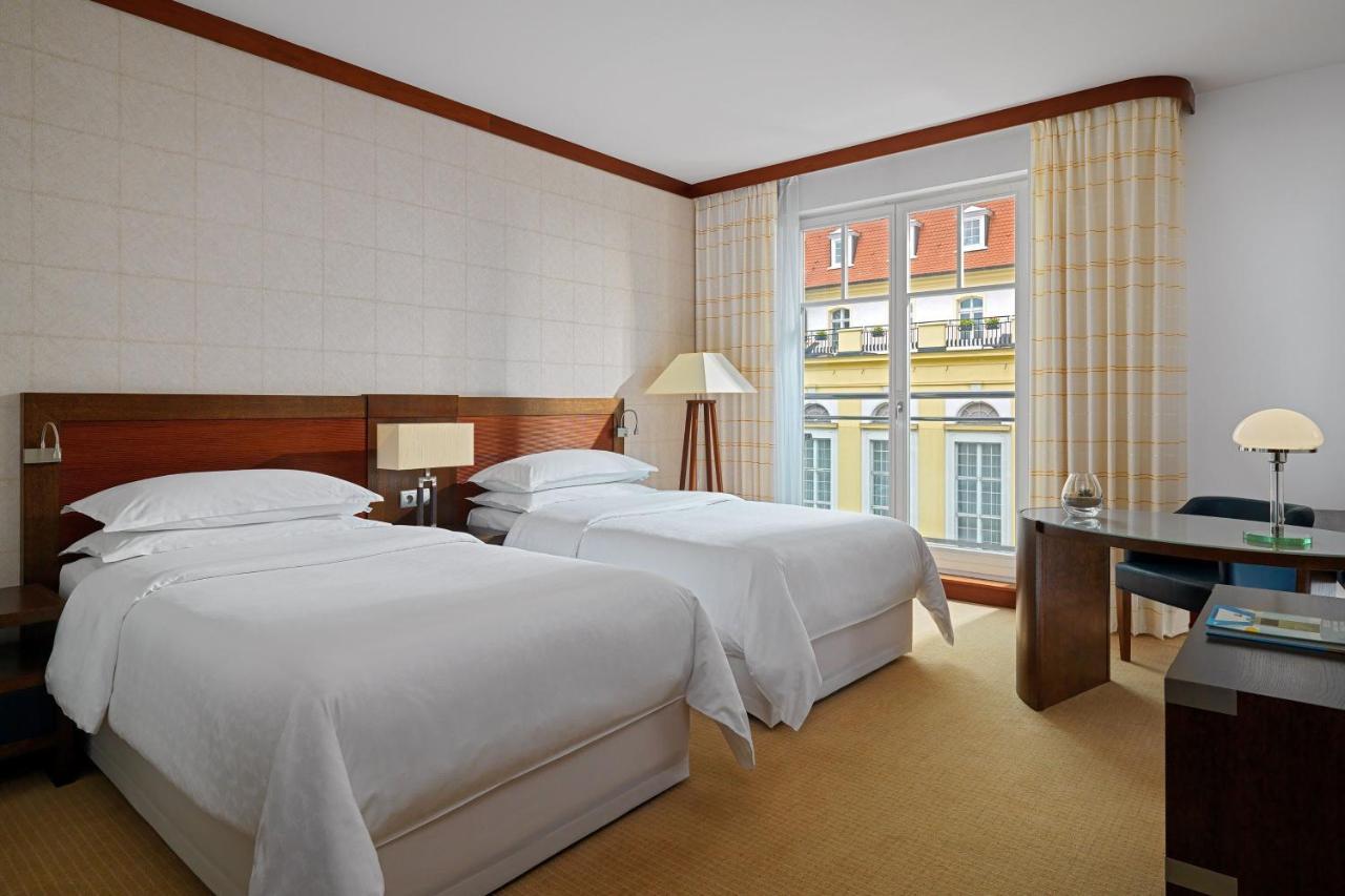 Deluxe Guest room 2 Twin or Single Beds Partial sea view,1350876607:JPEG