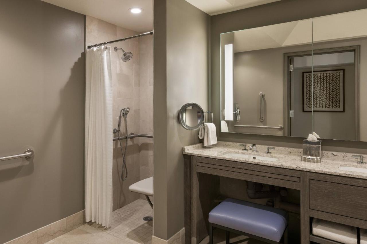 Grand Deluxe, Guest room, 2 Queen, Pool view, Balcony