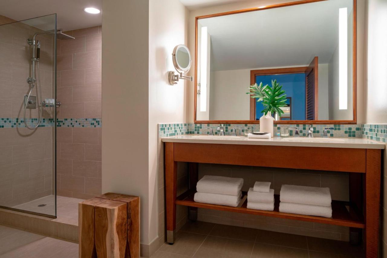 1 Bedroom Executive Suite 1 King Ocean view,1527322186:JPEG