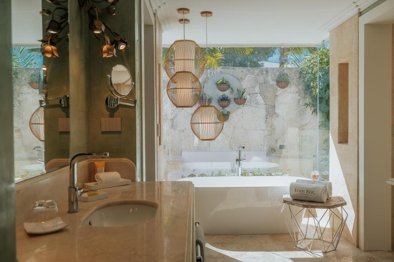 Suite com 1 Quarto e Piscina Luxo
