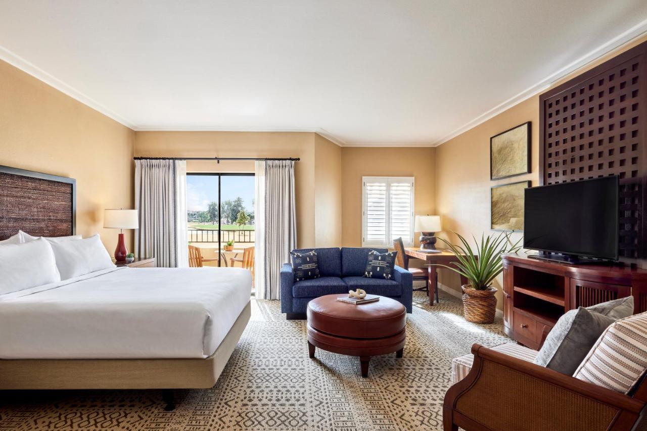 Accessible Deluxe Room with Roll in Shower 1 King Bed