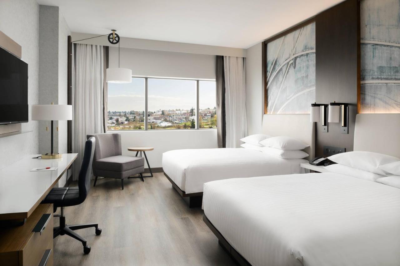 Guest room, 2 Queen, City view, High floor