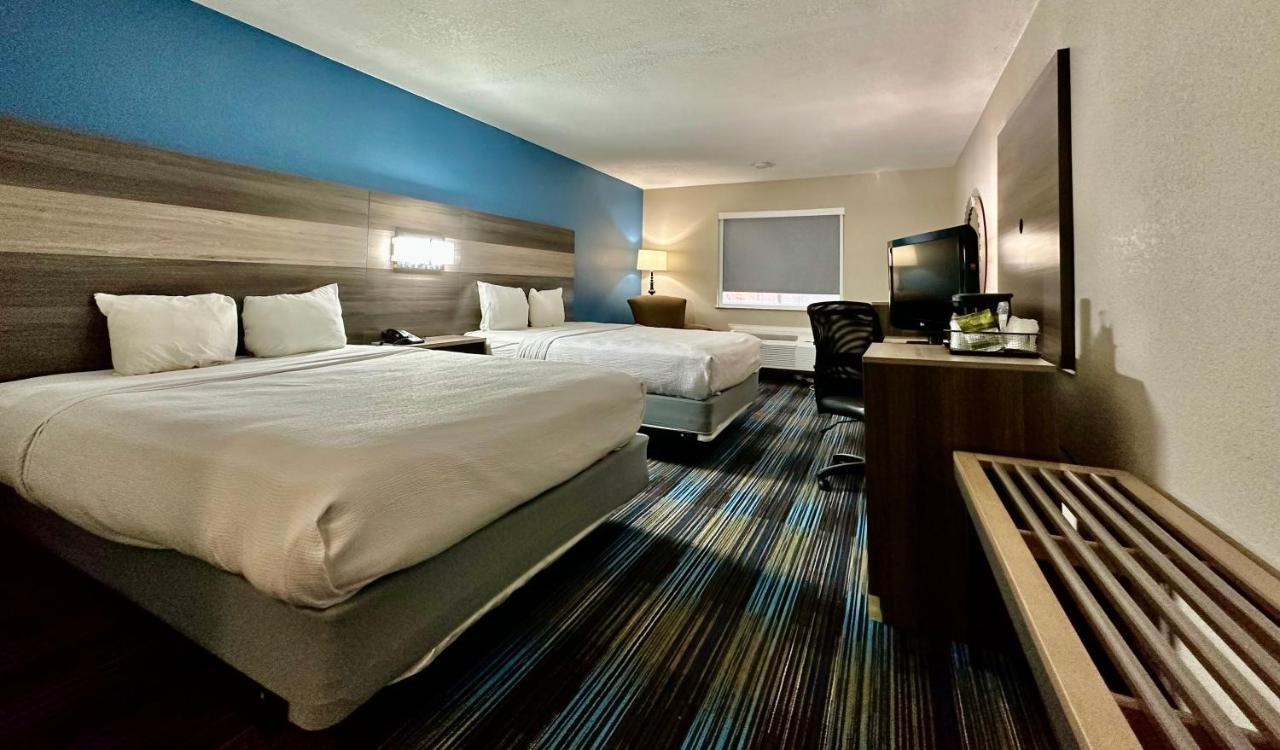 Deluxe Queen Room - Mobility Access/Non-Smoking