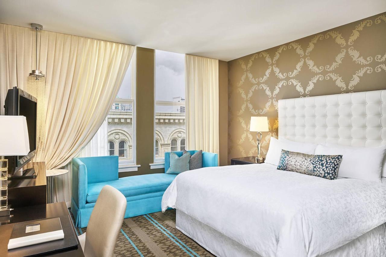 Deluxe Guest room 1 King City view