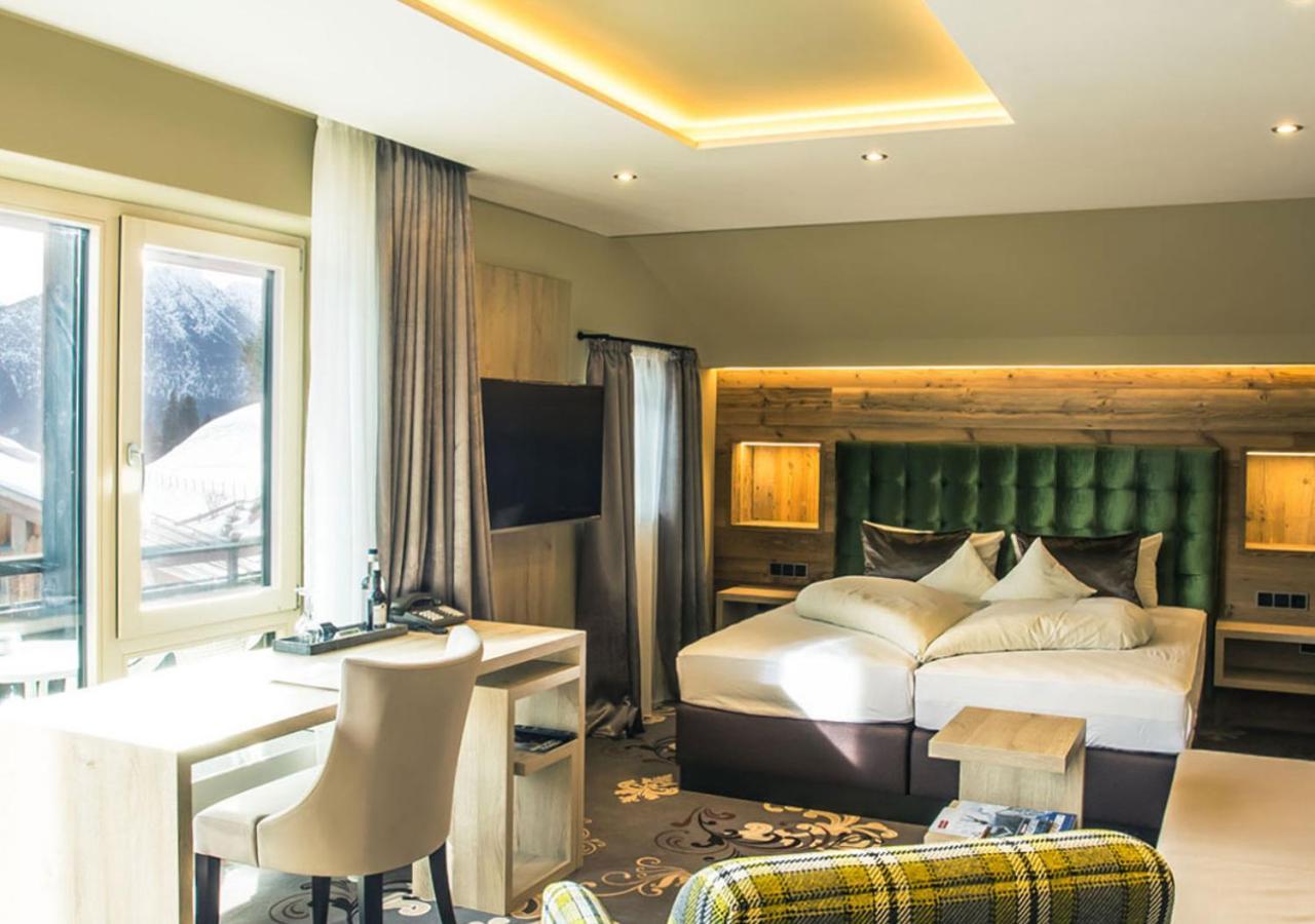 Deluxe Double Room with Balcony,1631550404:JPEG