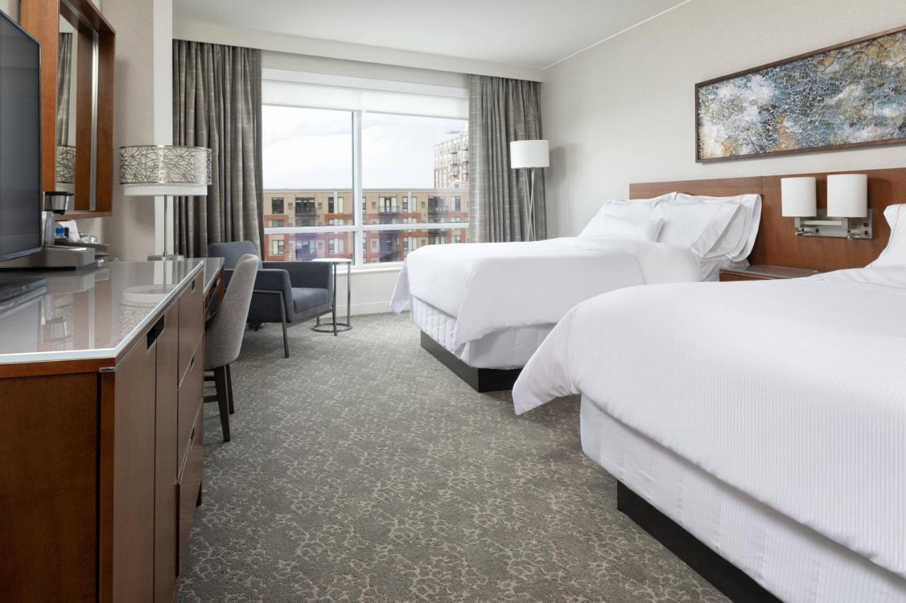 Club, Club lounge access, Guest room, 2 Queen