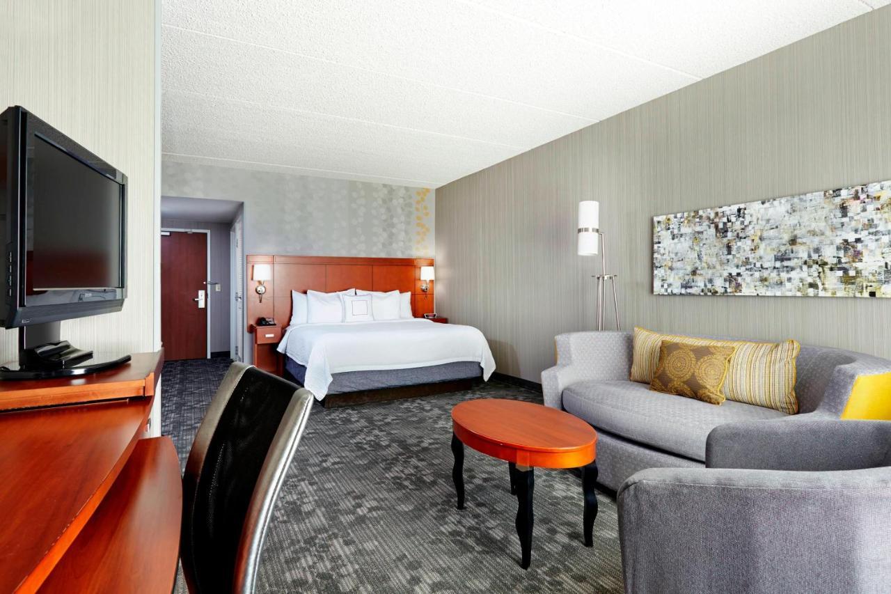 Larger Guest room, 1 King, Sofa bed,1360463633:JPEG
