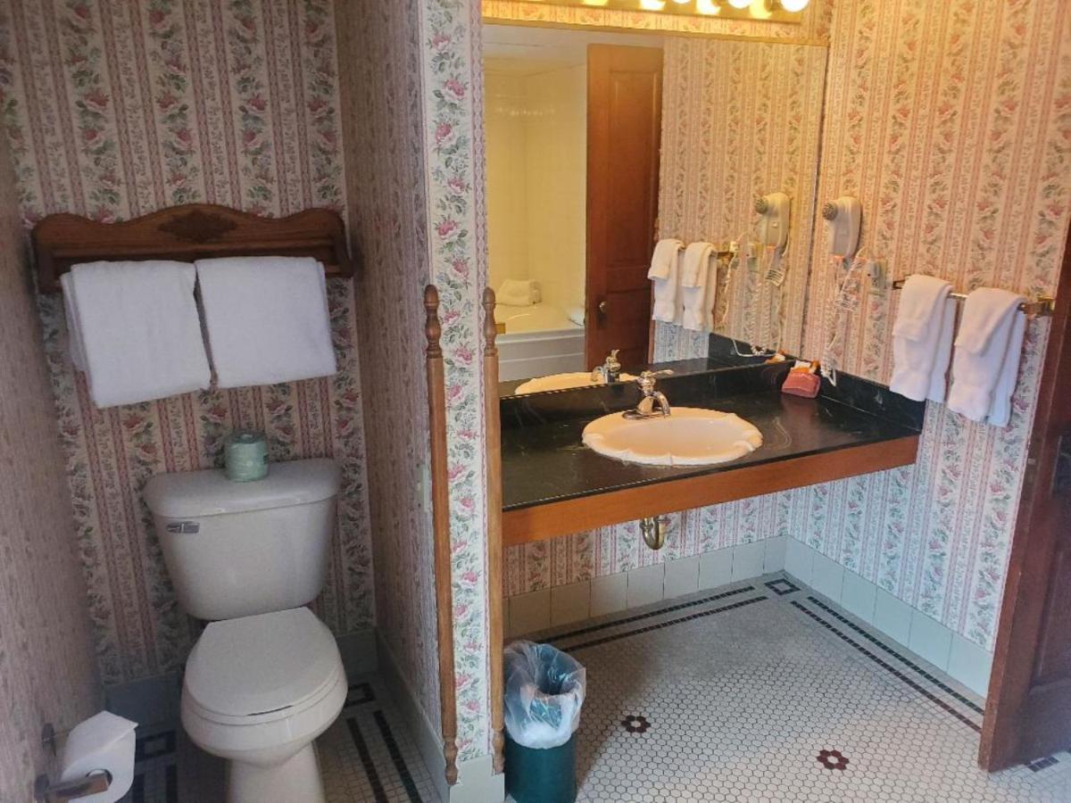 King Room with Spa Bath