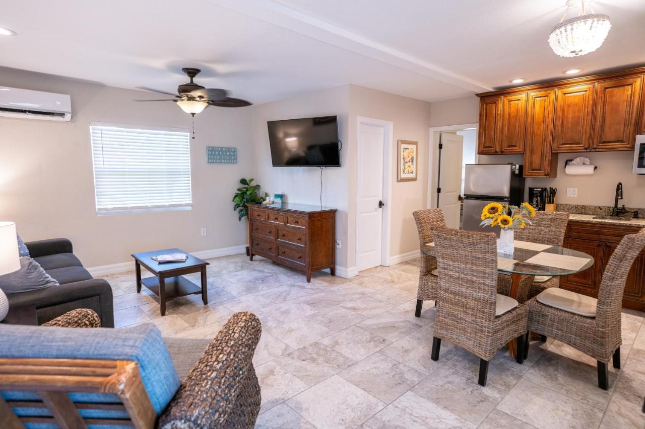 Deluxe Suite Unit 107
