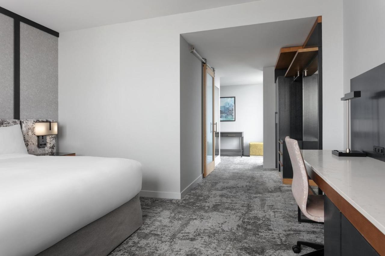Luxury Corner King Room,1362281765:JPEG