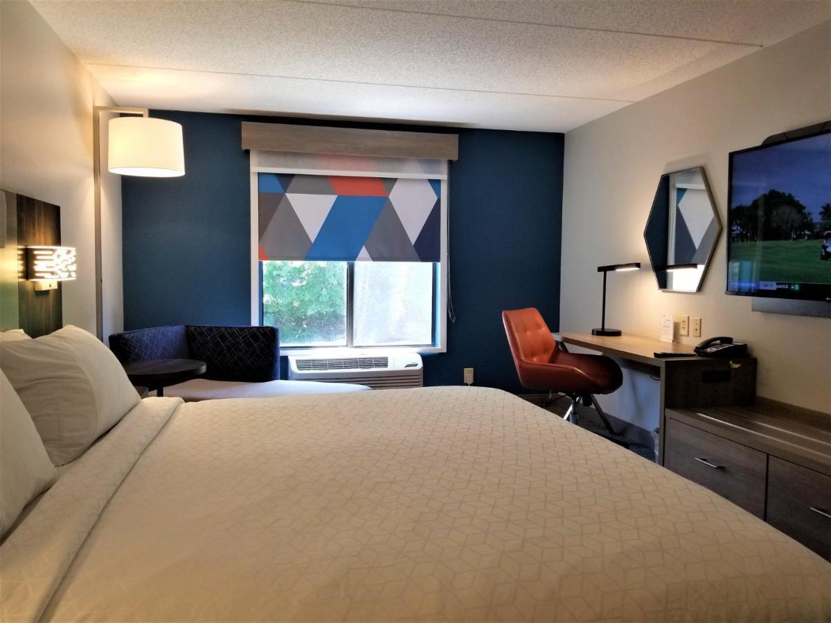 Standard King Room with Mobility Accessible Roll-In Shower