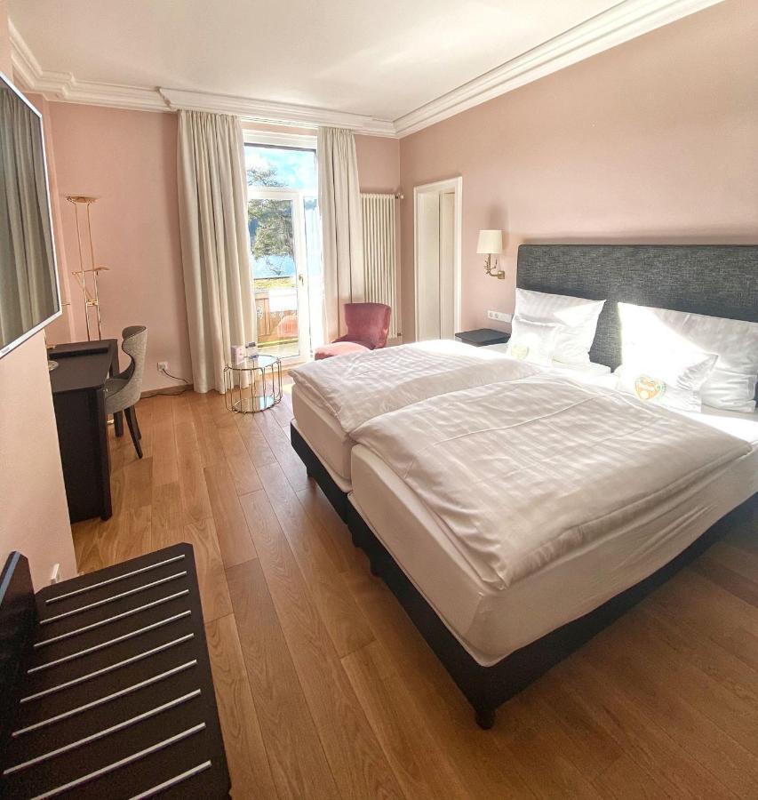 Classic Doppelzimmer mit Seeblick und Balkon.