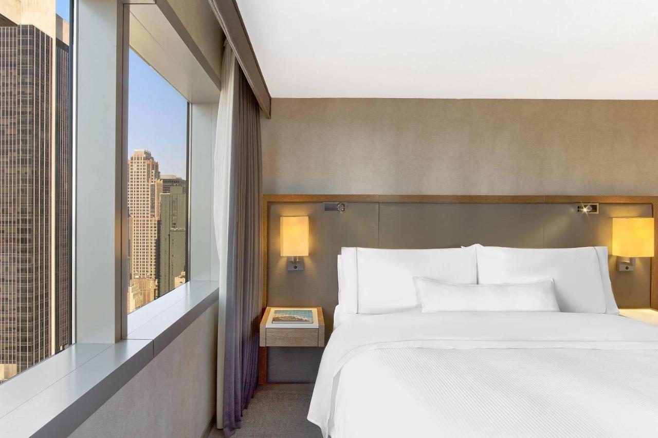 One-Bedroom Suite, 1 King, Sofa bed, Skyline view,675349416:JPEG