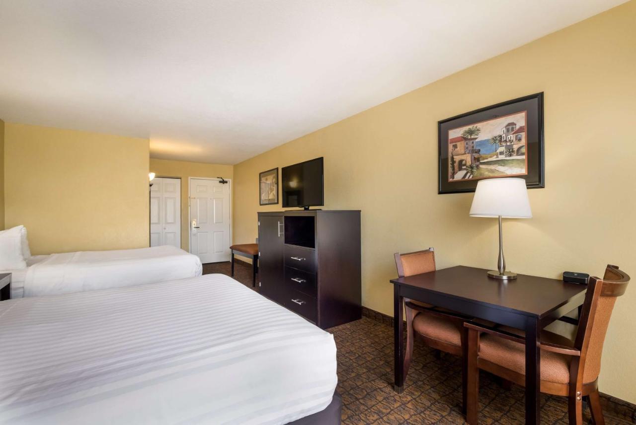 Queen Room with Two Queen Beds - Non-Smoking