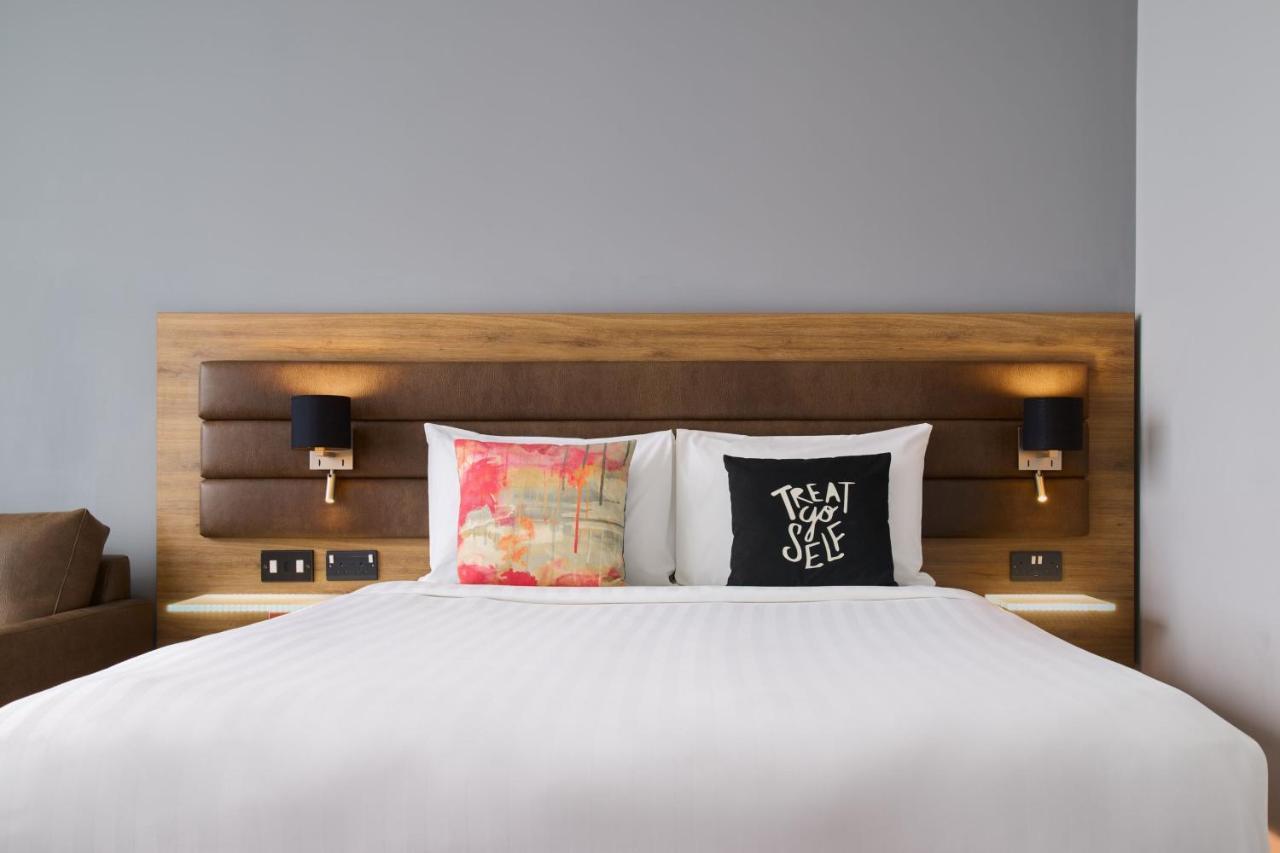 Camera Moxy Sleeper con 1 Letto Queen-Size e Divano