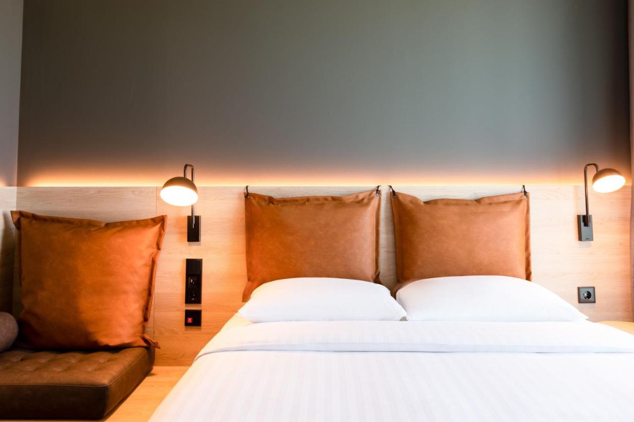Moxy Familiekamer met Queensize Bed en Slaapbank