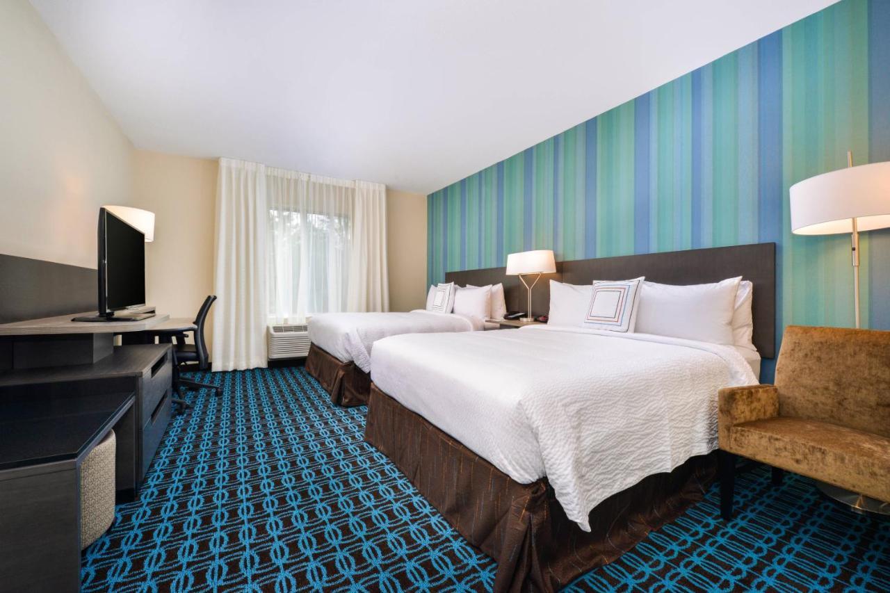 Queen Room with Two Queen Beds - Hearing Accessible