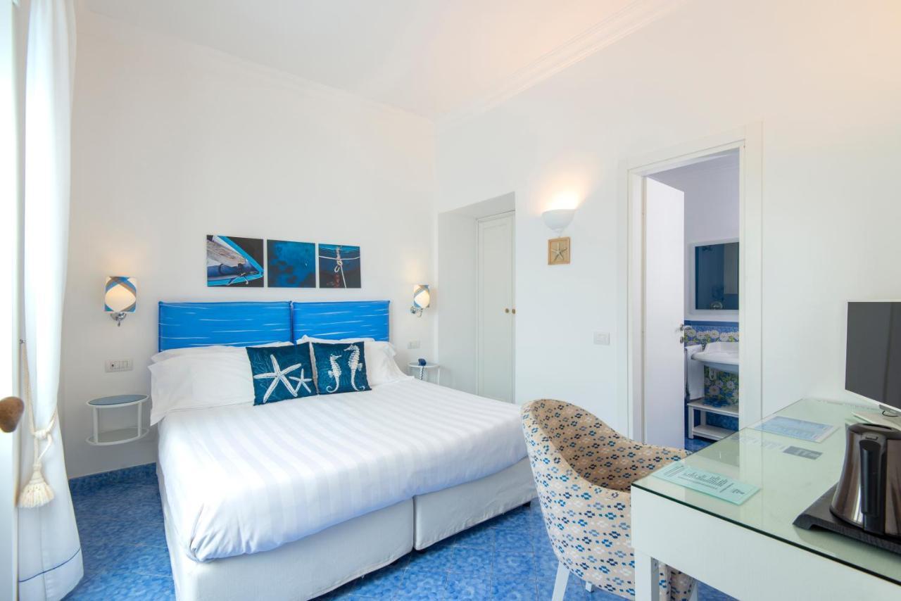 Classic Double Room with Internal View,685689174:JPEG