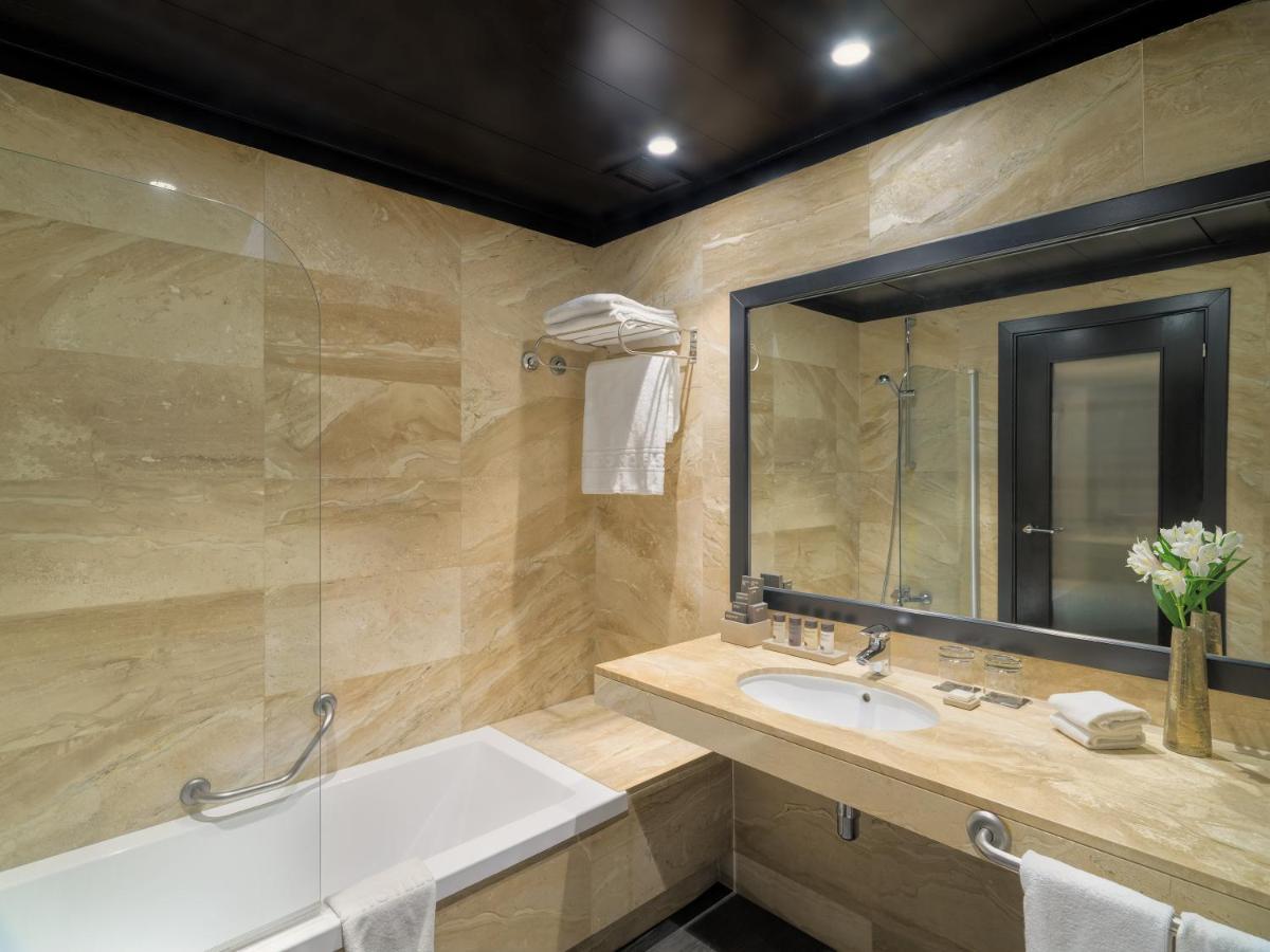Classic Double Room with City View