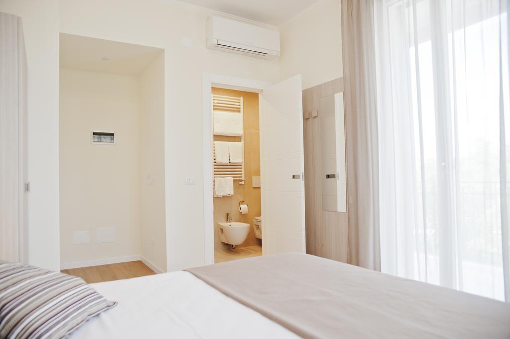 Double Room with Balcony and Sea View,136810839:JPEG