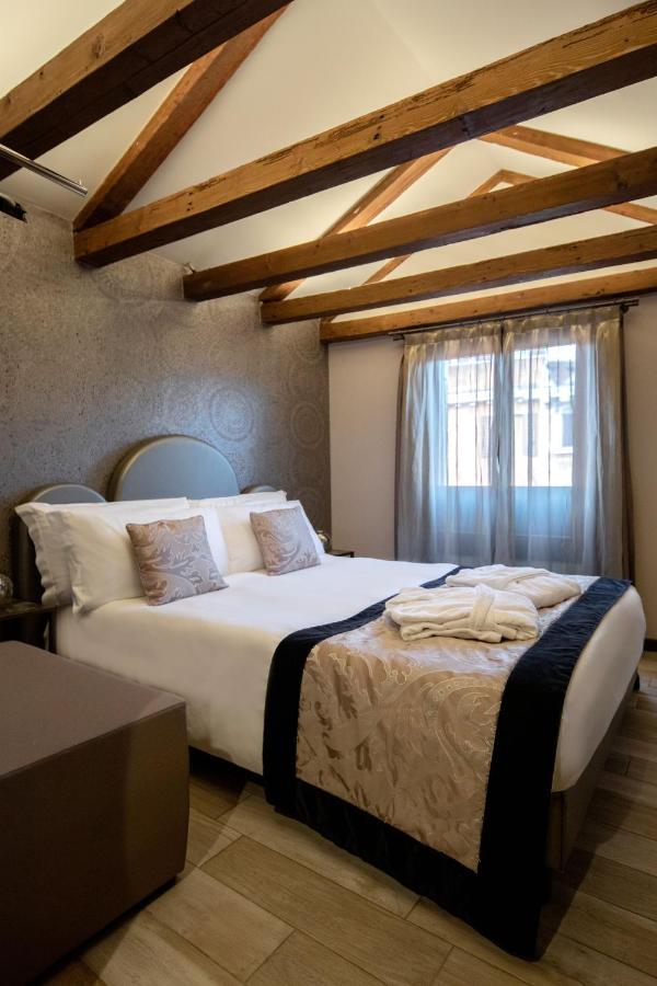 Small Double Room,1368852593:JPEG