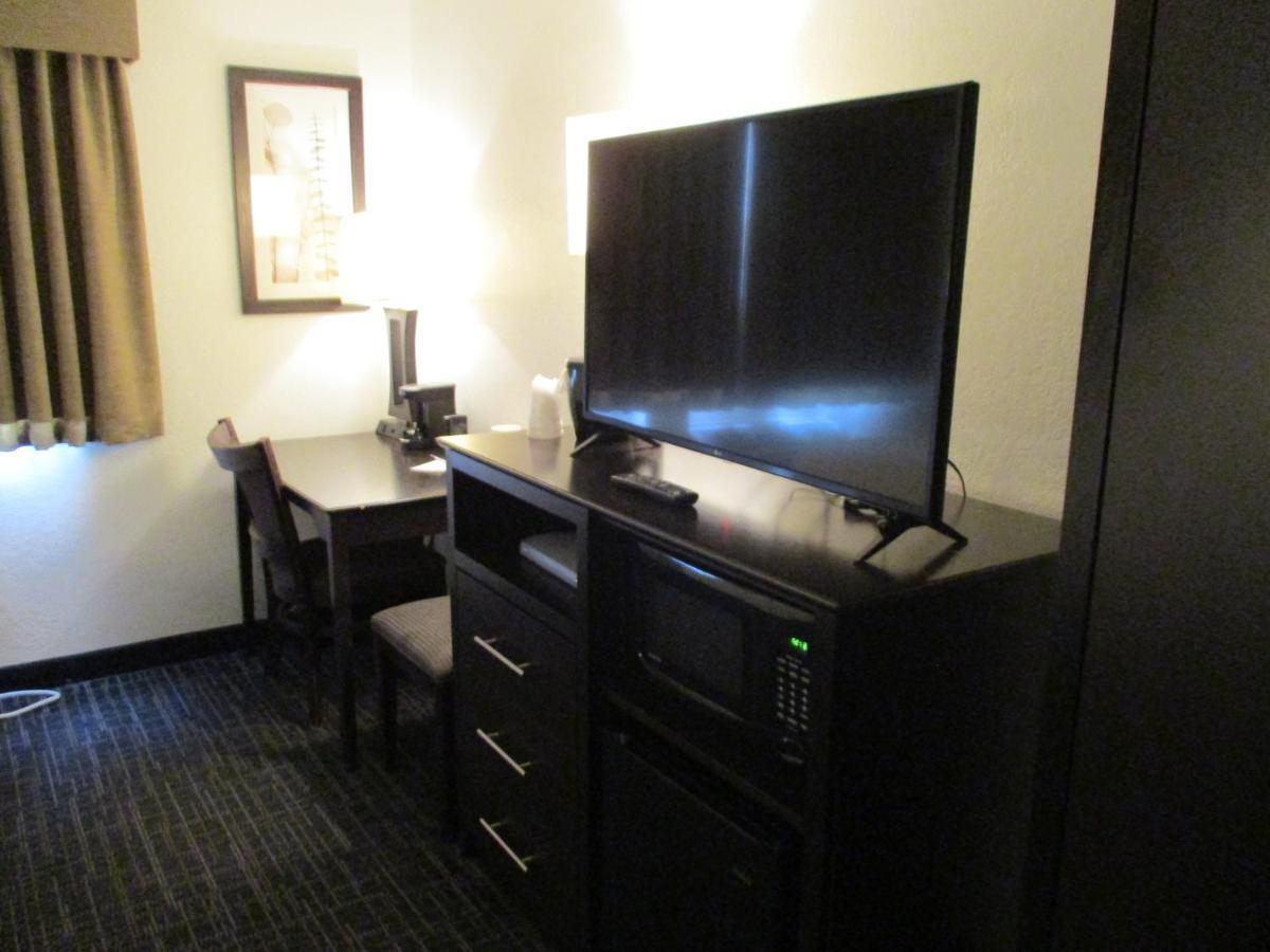 Queen Room - Mobility Access/Non-Smoking