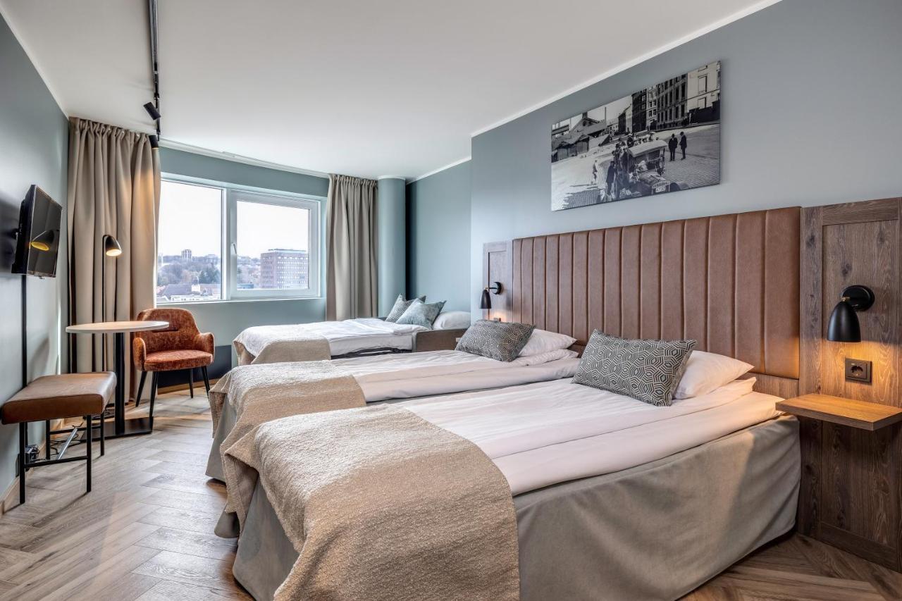 Camera Deluxe Doppia con Letti Singoli con Divano-Letto