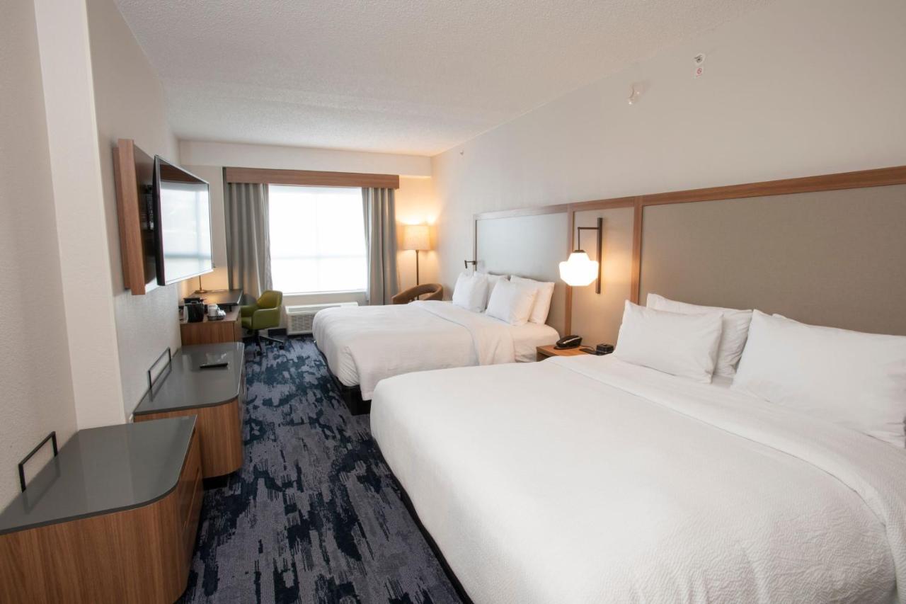 Room with Two King Beds, River View and Transfer Shower - Mobility Access