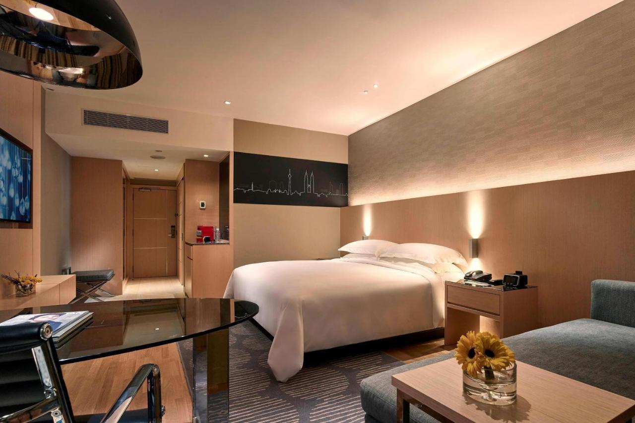 Deluxe King Room with Club Lounge Access,1674703231:JPEG
