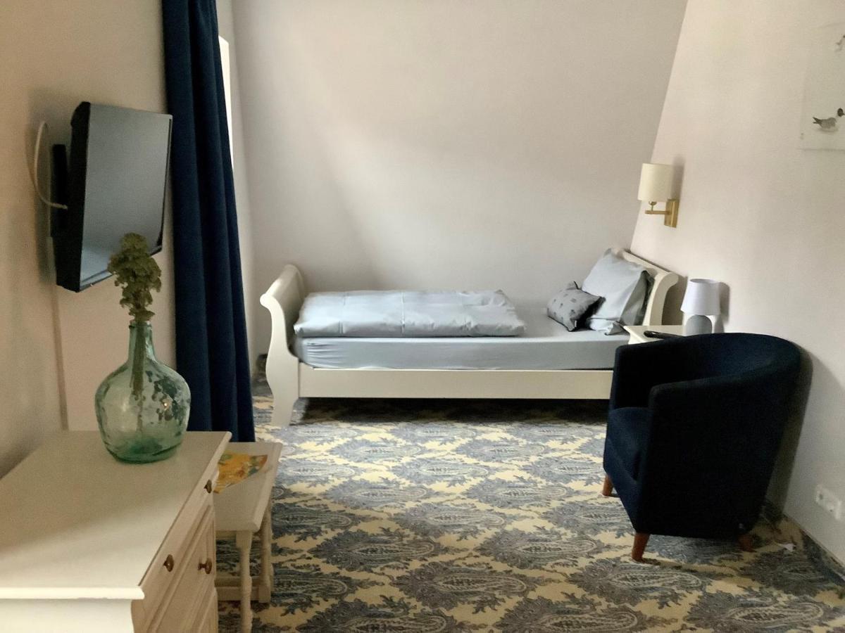 Zweibettzimmer mit Dusche
