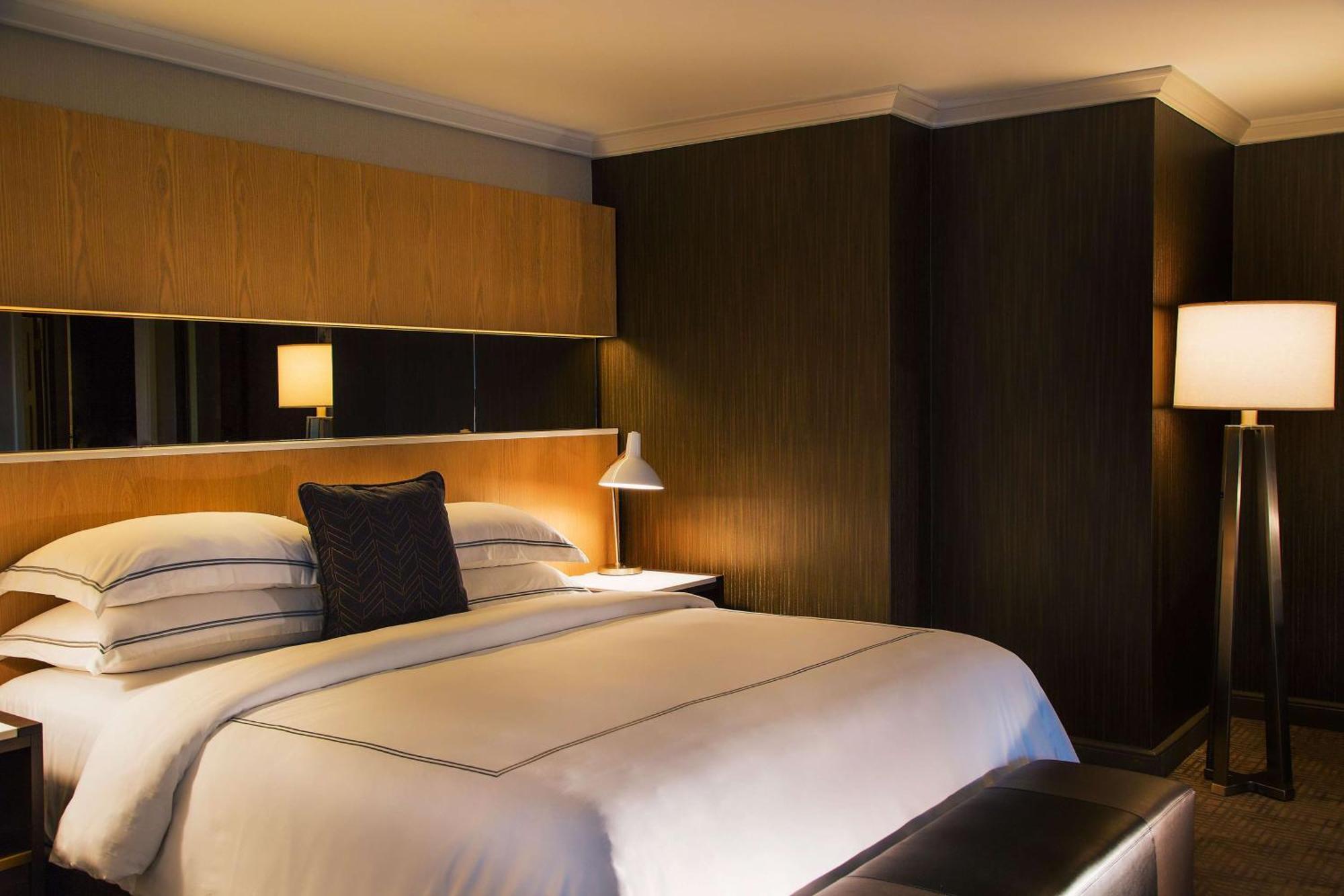 Zimmer mit Queensize-Bett und ebenerdiger Dusche - barrierefrei