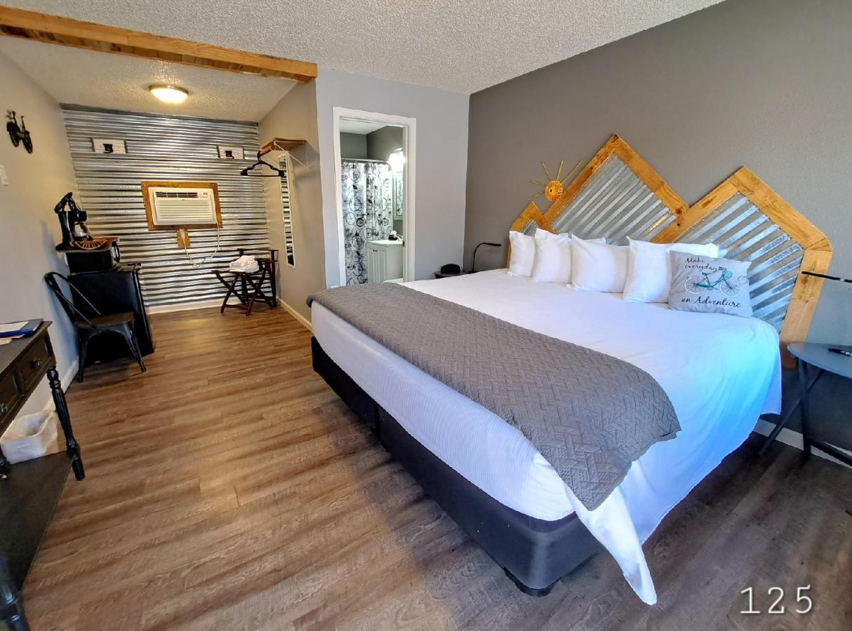 Superior King Room,1385826806:JPEG