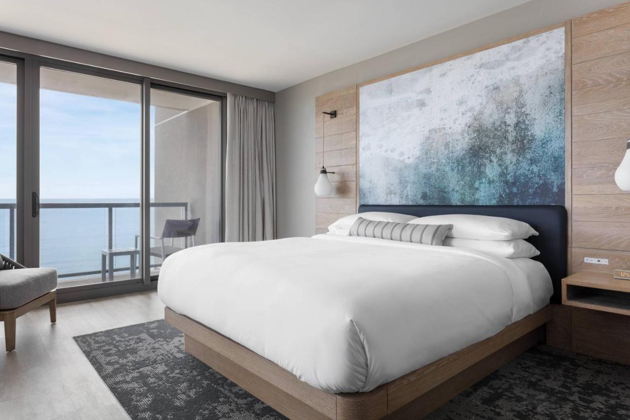 Panoramic Guest room 1 King Ocean facing view Balcony