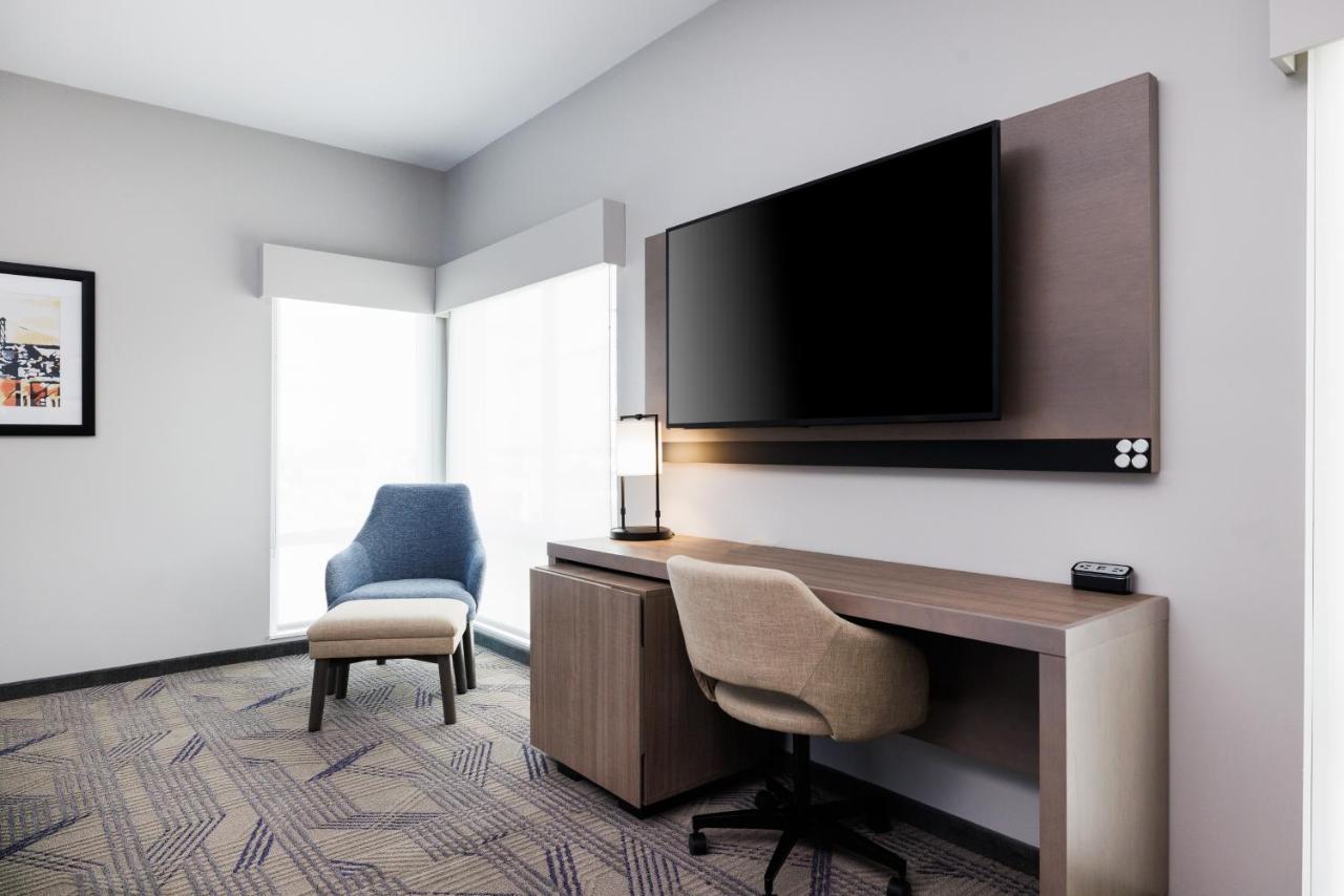 King Room with Sofa Bed and Accessible Tub