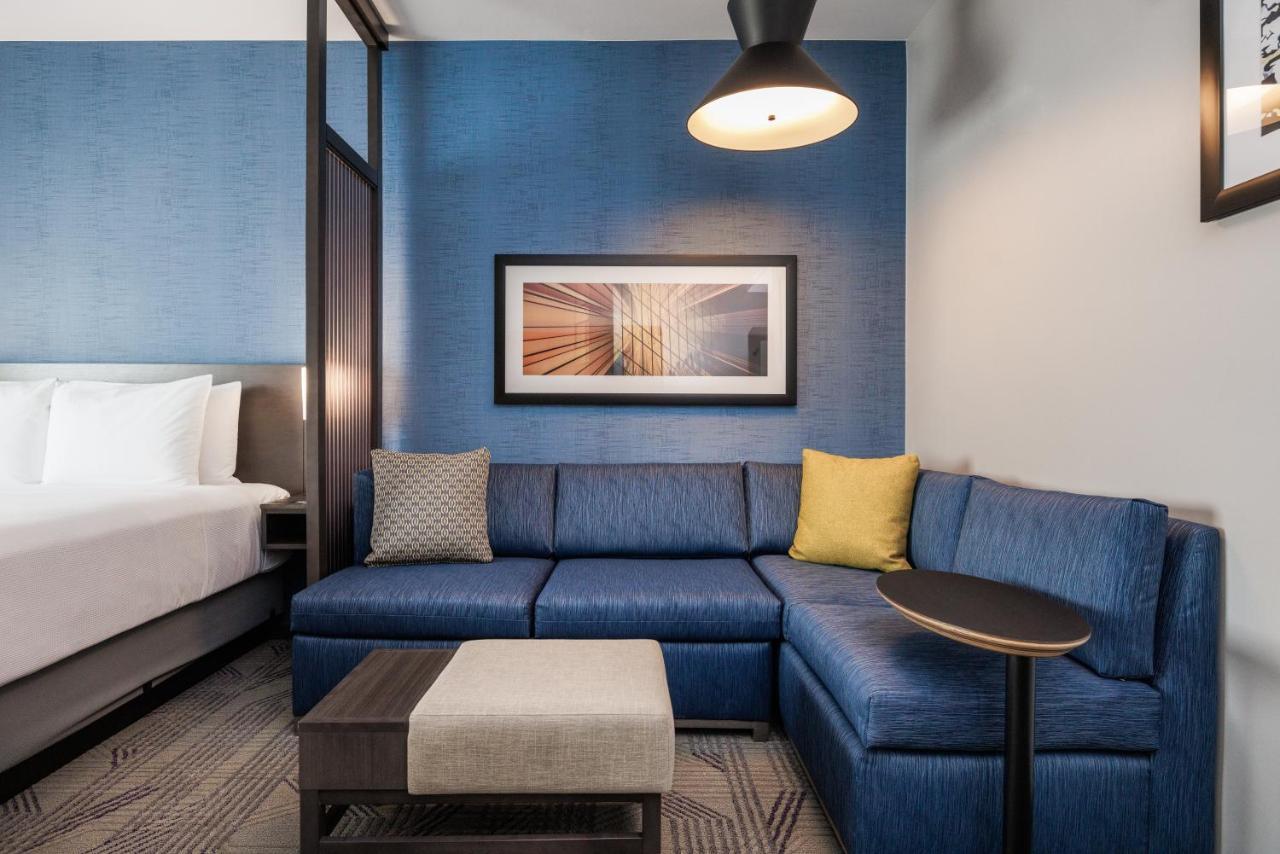 King Suite with Sofa Bed and Roll-In Shower - Disability Access