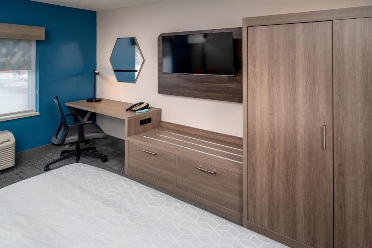 King Suite - Disability Access/Non-Smoking