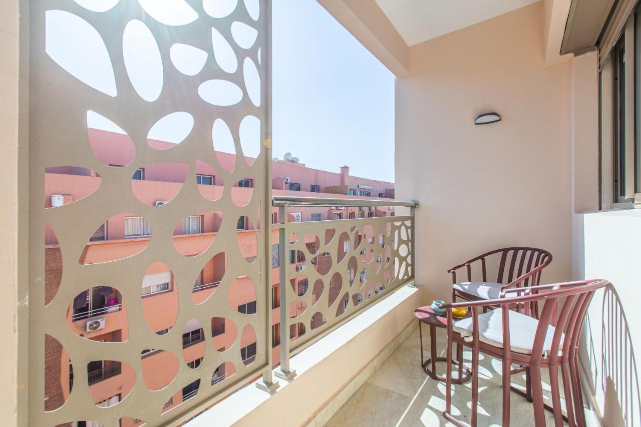 Apartamento com 2 Quartos, Varanda e Terraço