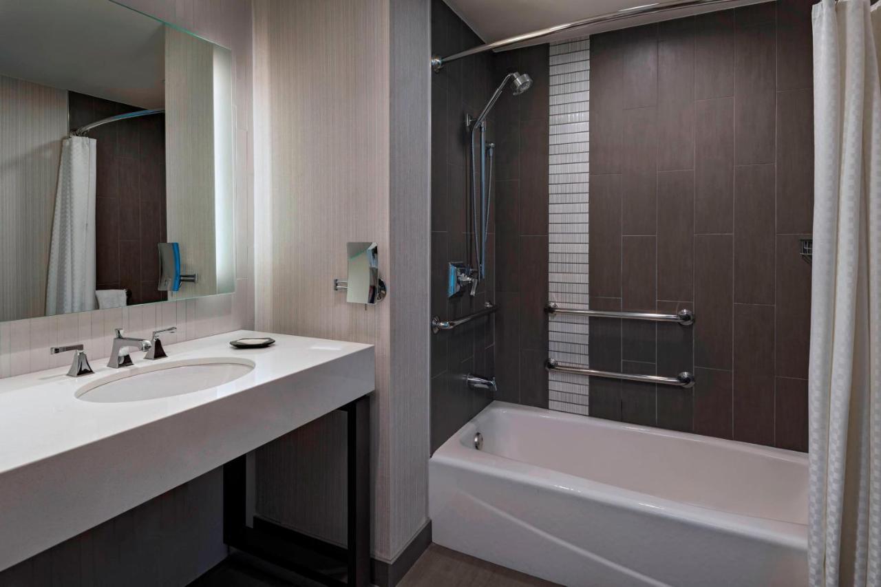 Queen Room Two Queen Beds Hearing Accessible