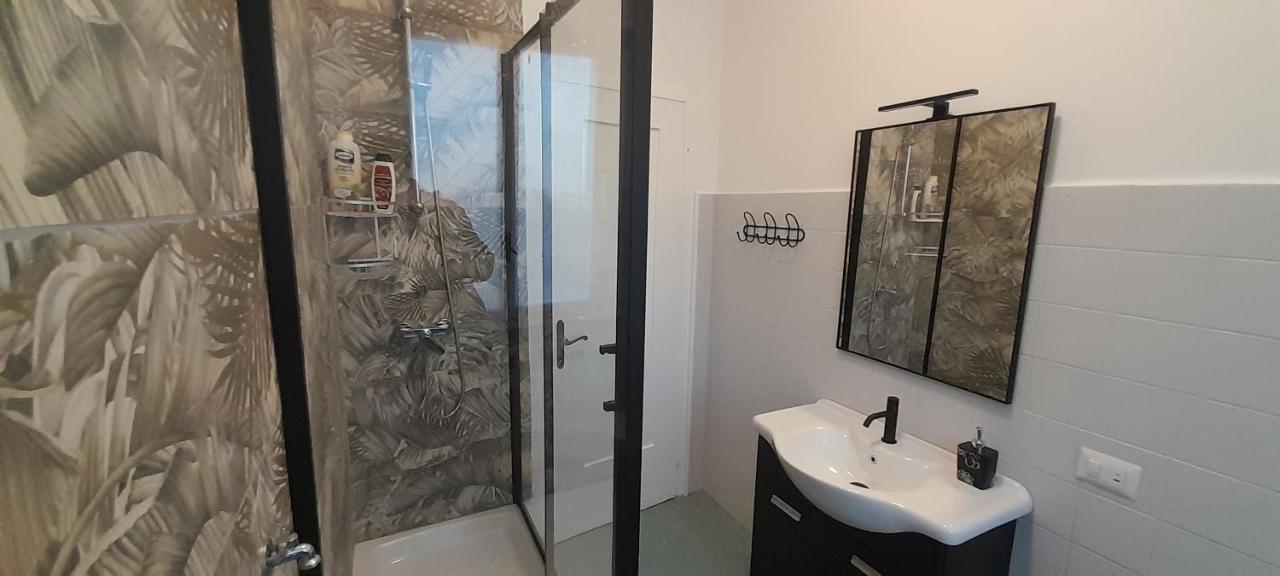 Camera Matrimoniale con Bagno in Comune