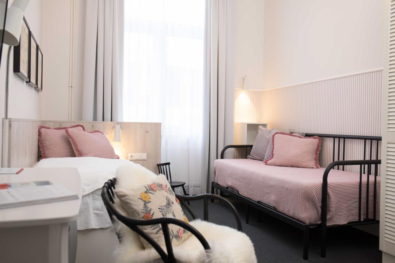 Twin Room,1387701449:JPEG