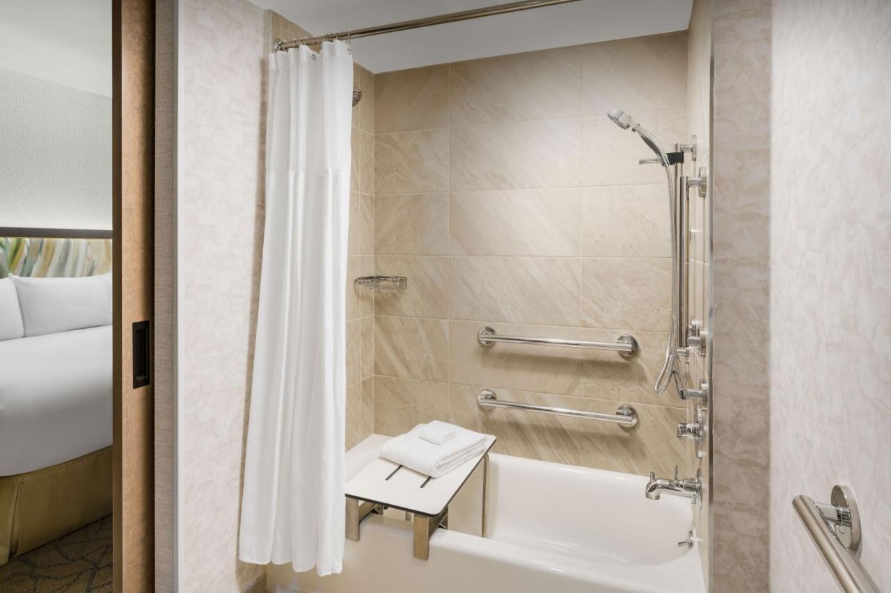 Monolocale con Mini Angolo Cottura e 1 Letto King-Size